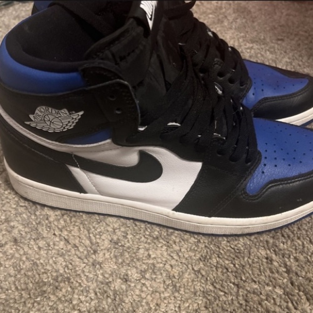 Selling Jordan 1s barely worn - Picture 1 of 1
